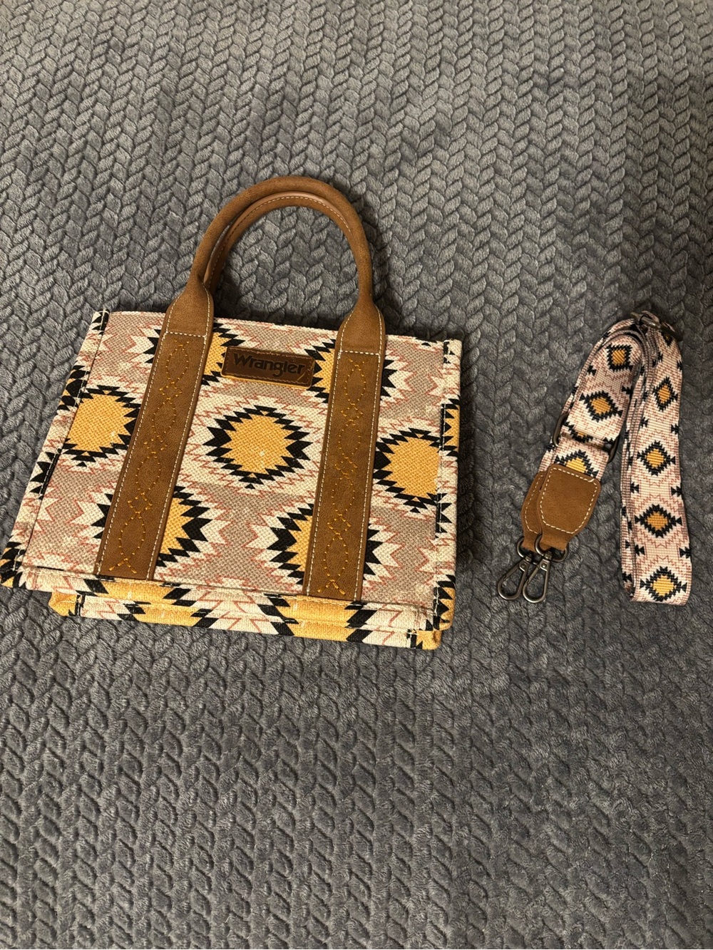 Wrangler Aztec print tote bag with detachable strap (NWOT)